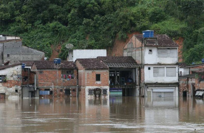 Bahia já tem 30 cidades debaixo d'água após temporais do fim de semana